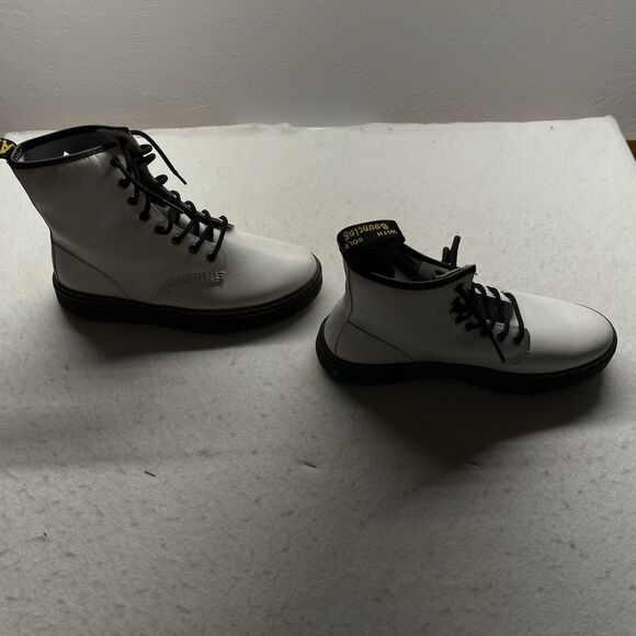 DR MARTENS Zavala Patent Leather Combat Boots White Classic Lace Up Size 8M/9.5W